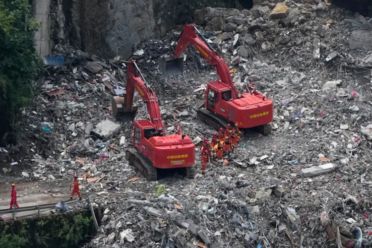 Rescuers in China search the rubble for survivors of landslide that killed 8, left 34 missing